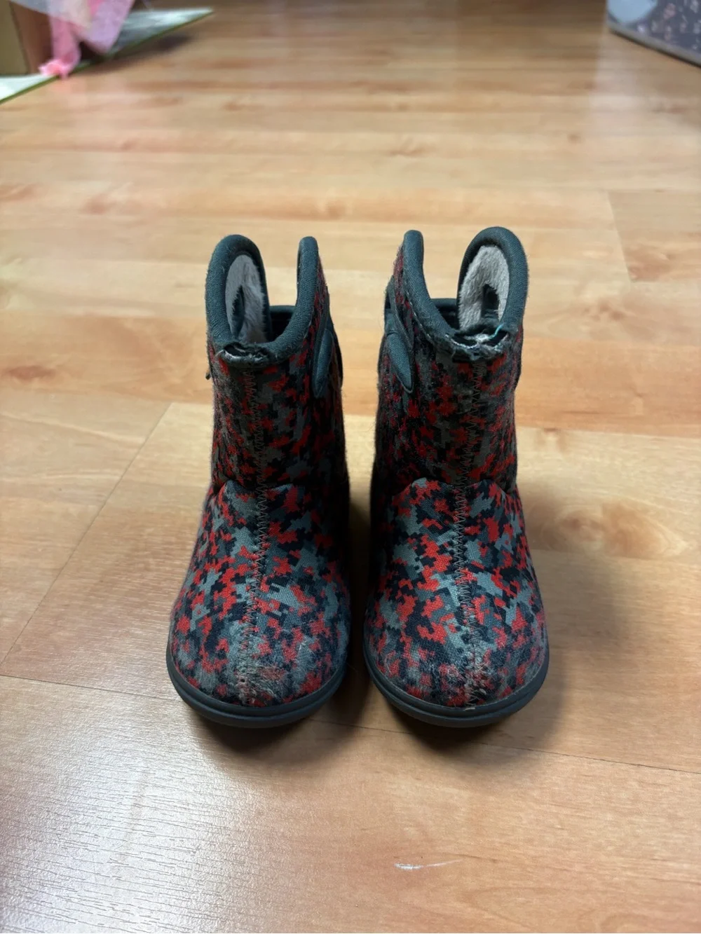 Bogs Toddler Insulated Winter Boots Red Gray Camo Pull On Rain Snow Boot Size 6